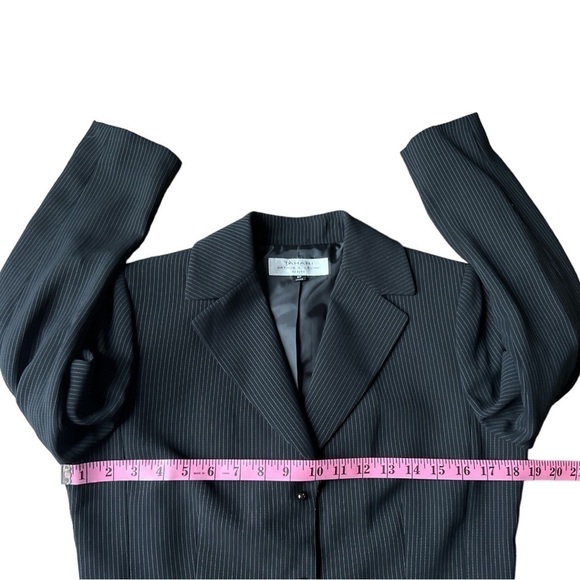 Tahari Arthur S. Levine Women’s Black Pinstripe Suit Blazer Jacket, Size 8P - Picture 9 of 11